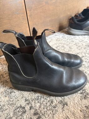 Black Heeled Blundstone Boots- Women’s 9.5